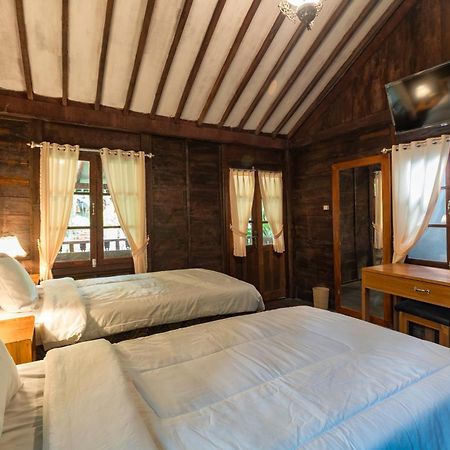 Tahlia'S Villa Sorongjukung Екстериор снимка