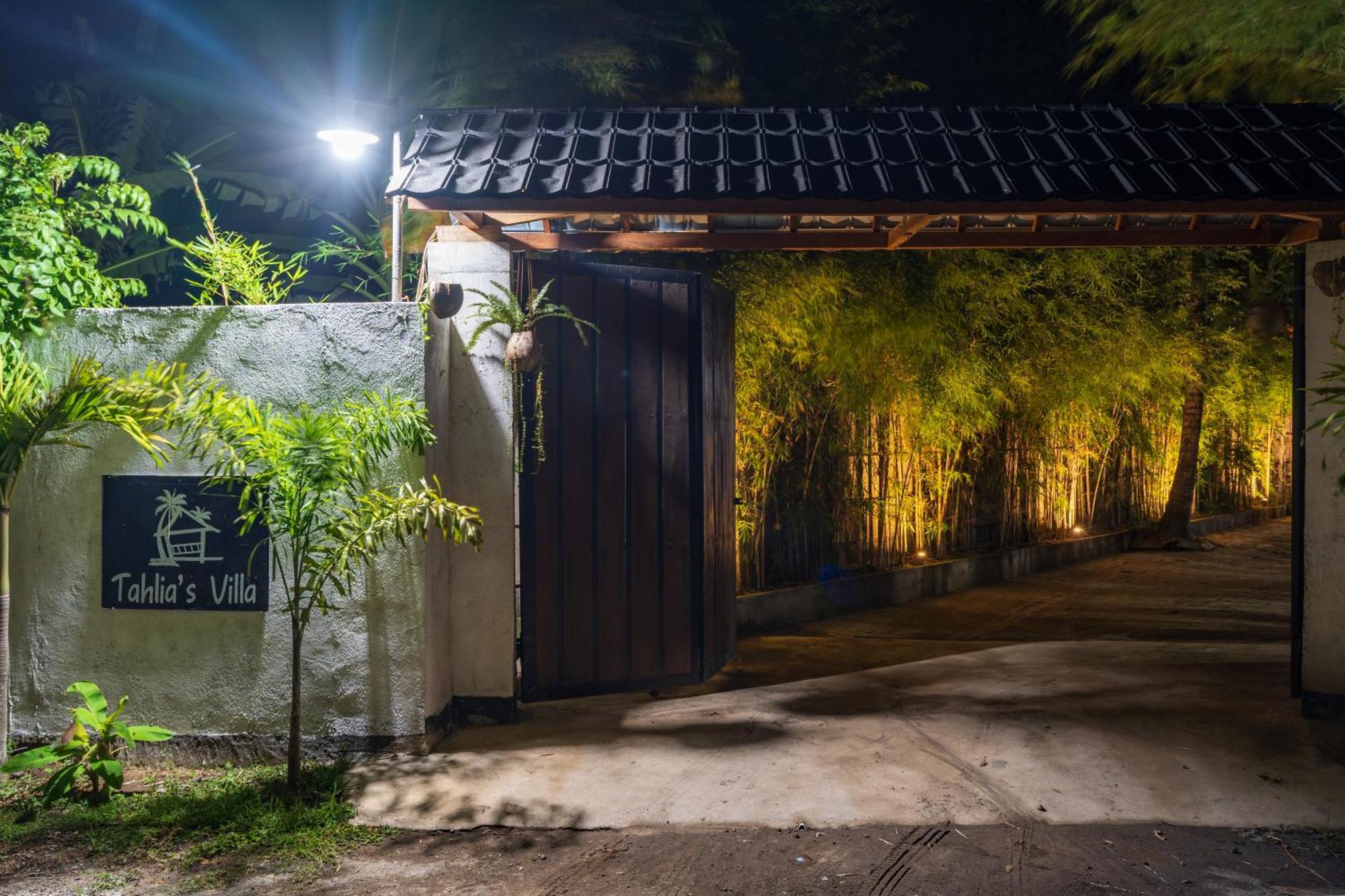 Tahlia'S Villa Sorongjukung Екстериор снимка