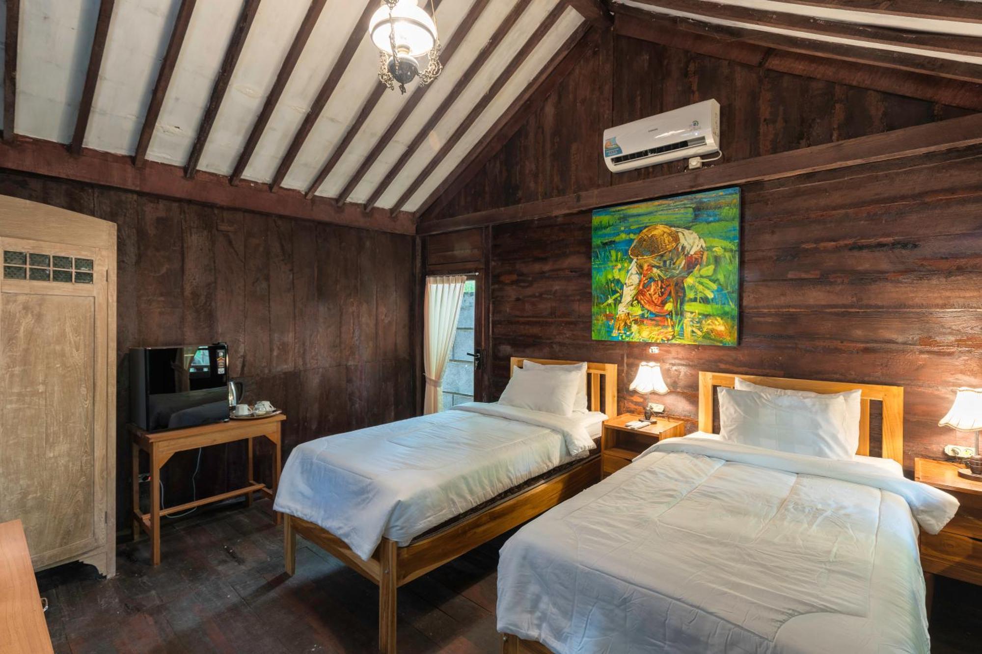 Tahlia'S Villa Sorongjukung Екстериор снимка