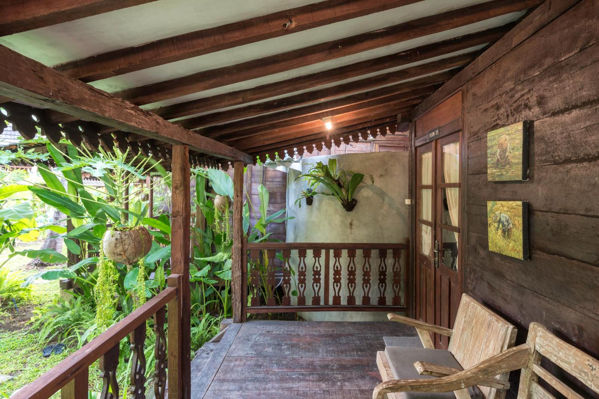 Tahlia'S Villa Sorongjukung Екстериор снимка