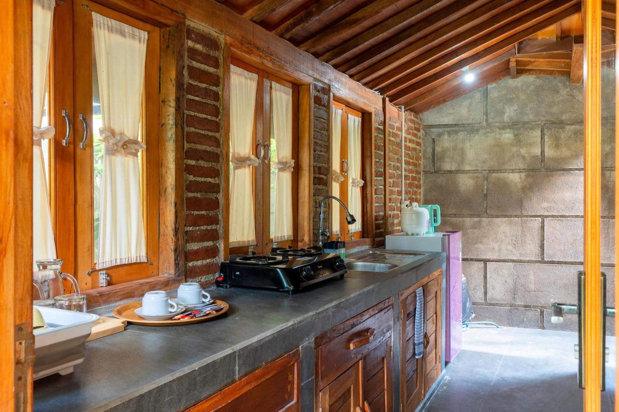 Tahlia'S Villa Sorongjukung Екстериор снимка