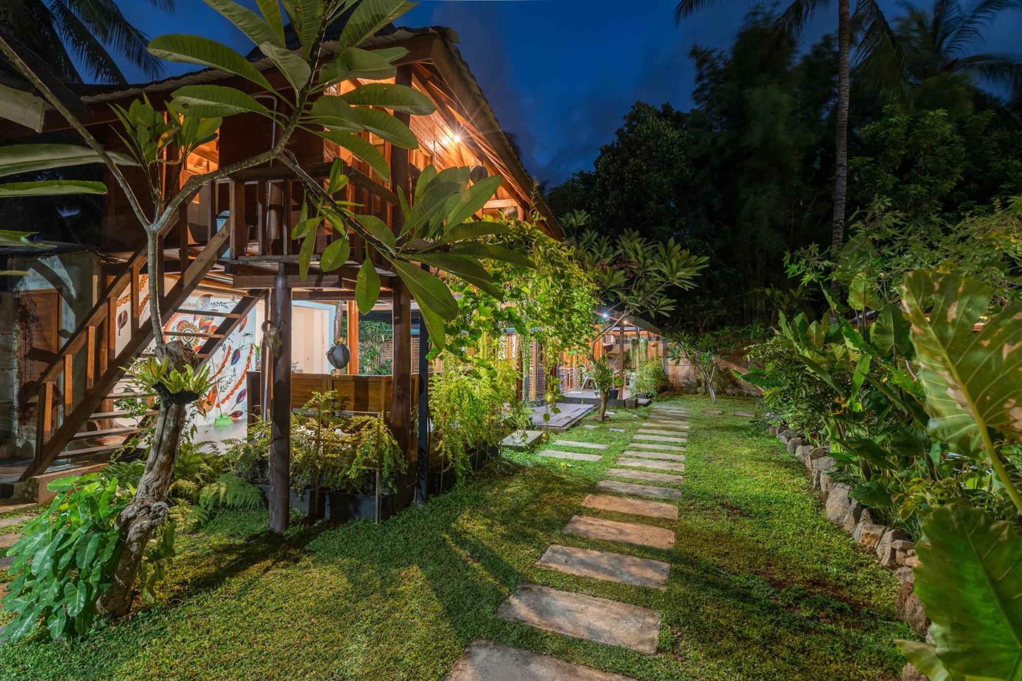Tahlia'S Villa Sorongjukung Екстериор снимка