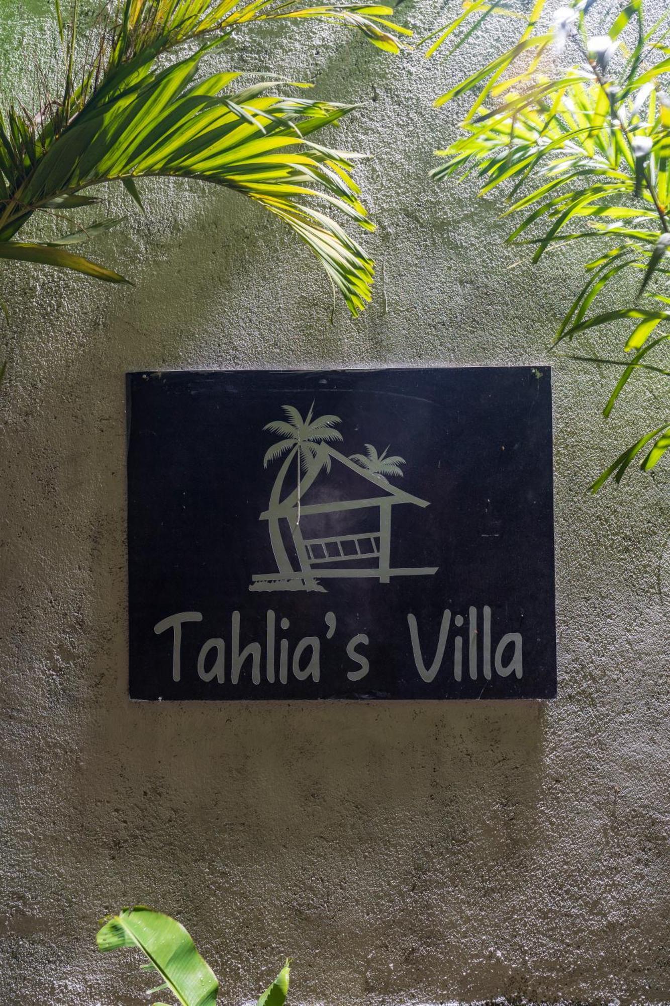 Tahlia'S Villa Sorongjukung Екстериор снимка