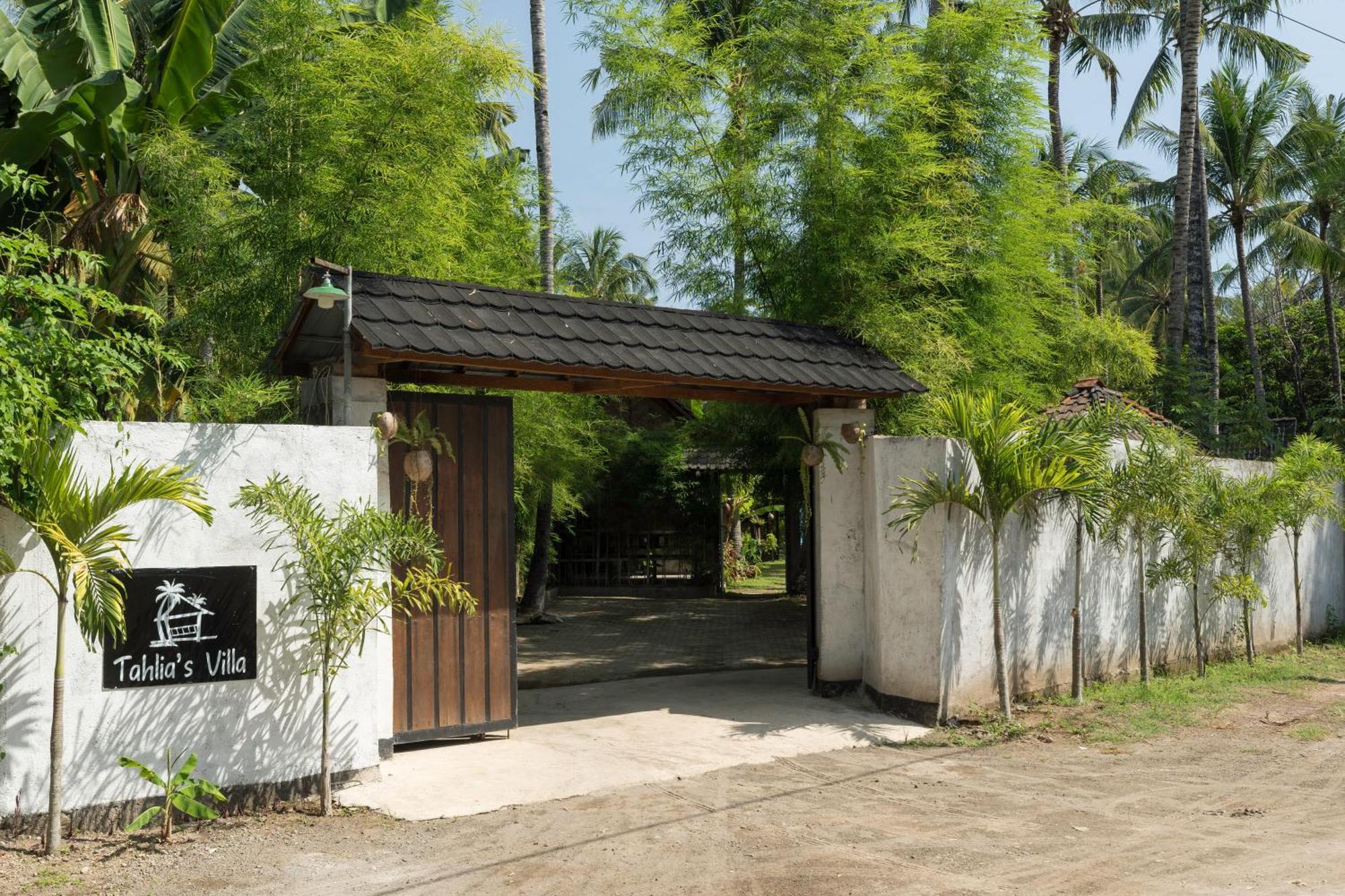 Tahlia'S Villa Sorongjukung Екстериор снимка