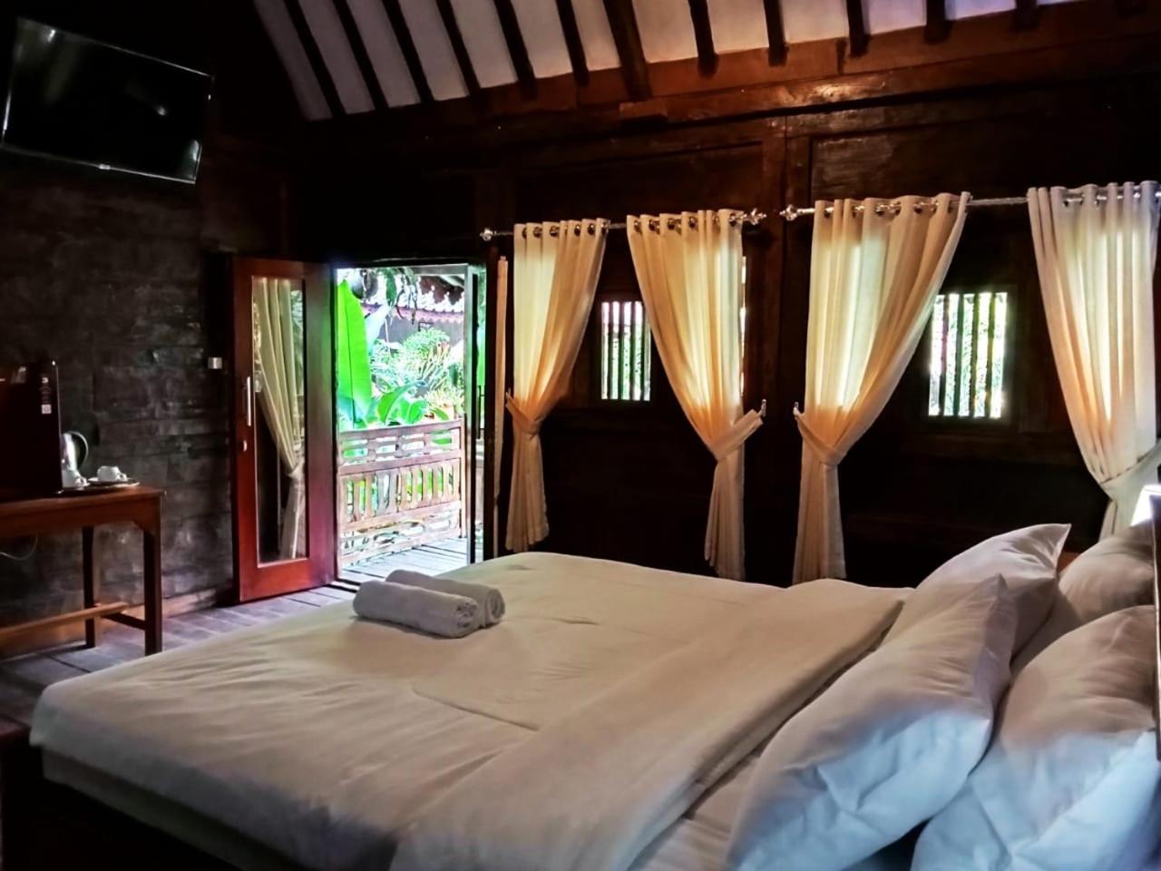 Tahlia'S Villa Sorongjukung Екстериор снимка